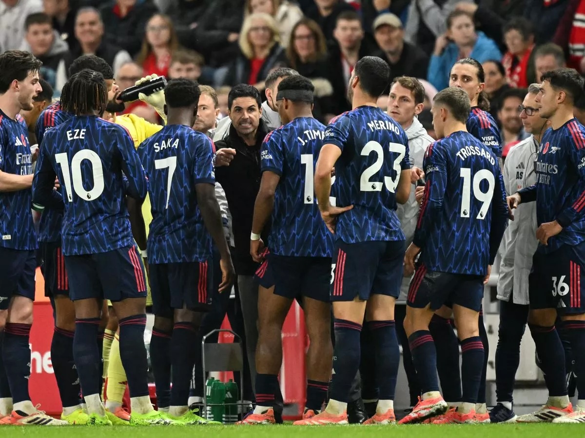Arsenal players in a huddle
