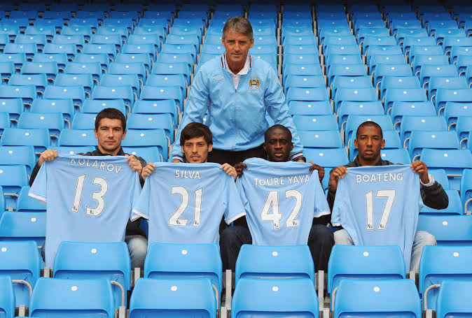 Manchester City players presenting their shirts